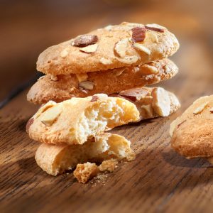 Les biscuits amandes citron Maison Bruyère ont une texture légère comme celle d'un boudoir.